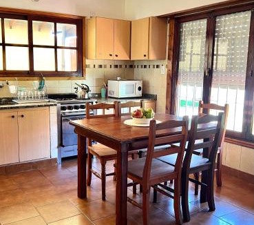 Constitucion House | Hermosa casa a 300 metros del mar con cochera Se requiere reserva