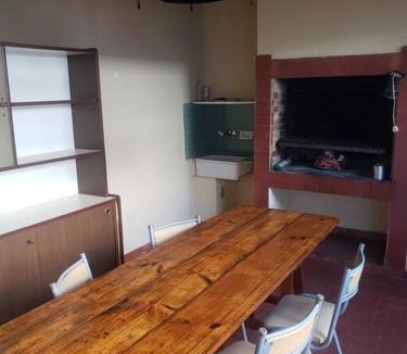 Flores House | Hermosa y amplia residencia con jardín y asador