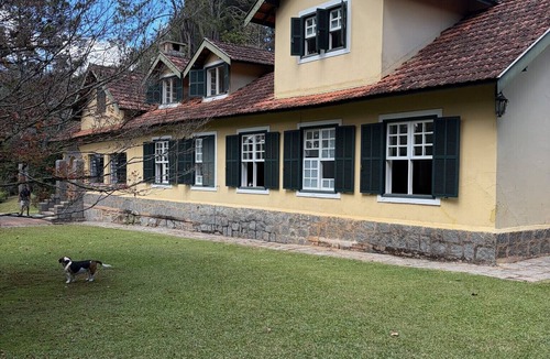 Vila Natal Cottage | Historic Mansion with Fireplace in Campos do Jordão