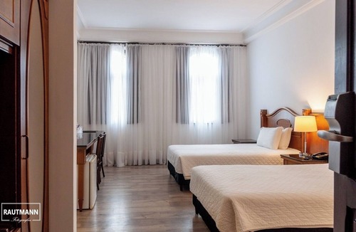 Matriz Hotel | Historic Twin Room w/Breakfast & Bar—Romantic Central Curitiba Experience