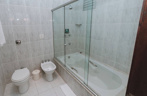 Matriz Hotel | Historic Twin Room w/Breakfast & Bar—Romantic Central Curitiba Experience