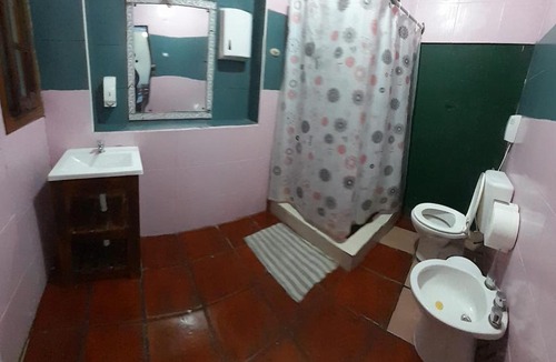 Flores Hostel | Hospedaje La Rana