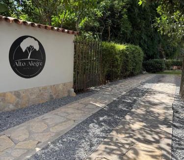 Coronel Moldes Hotel | Hosteria Alto Alegre