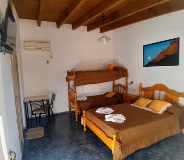 San Agustin de Valle Fertil Hotel | Hotel Rincon Serrano