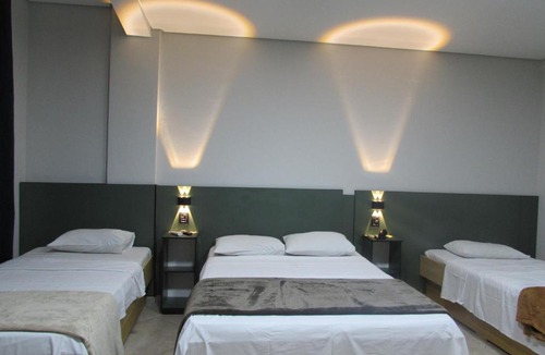 Santa Ifigenia Hotel | "Hotel Paramount" Próximo a 25 Março, Brás, Bom Retiro, Exporcenter Norte e Distrito do Anhembi, Perto Metro Republica e Luz ' TEMOS ESTACIONAMENTO NO HOTEL"