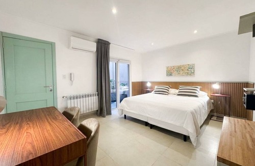 Azul Apartment | Hotel-style room with a private bathroom.