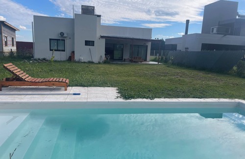 Gualeguaychu House | House, close to the hot springs and the river. Nature and safety.