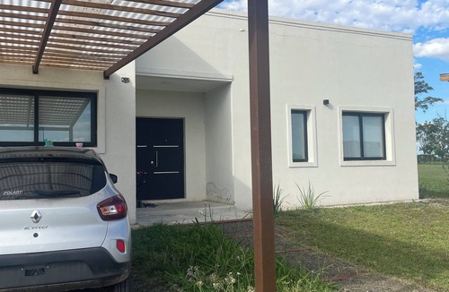 Gualeguaychu House | House, close to the hot springs and the river. Nature and safety.