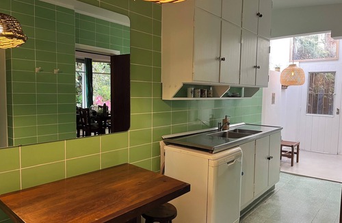Olivos House | House, design, garden, for groups and families, near the river, 15 min from downtown.