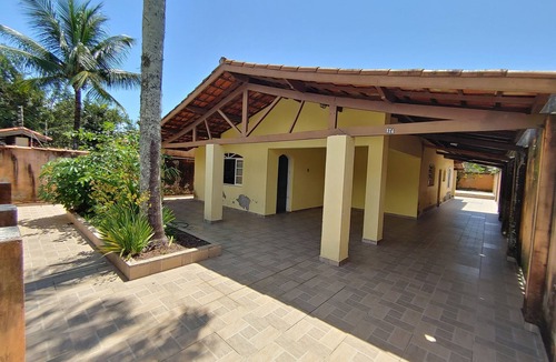 Jardim Britania House | House in Caraguá with pool and barbecue