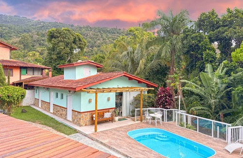 Feiticeira House | House in Ilhabela with a view of the greenery.