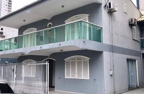 Centro House | HOUSE ON THE LEFT FOR 17 OR 21 PEOPLE/IN THE CENTER/SWIMMING POOL/POOL TABLE