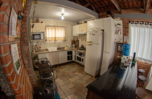 Nossa Senhora de Fatima House | House with 10 suites/air conditioning for groups, families, and excursions. Penha - Beto Carrero, sleeps 50.
