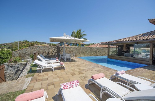 Village da Ferradura House | House with 7 suites on the beachfront, accommodates up to 18 people.