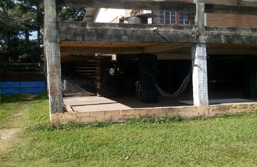Sao Paulo House | House with a large green area, with a park and reservoir nearby.