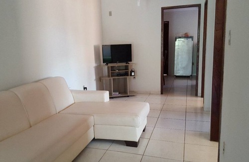 Prado House | House with guest suites, air conditioning, and a pool.