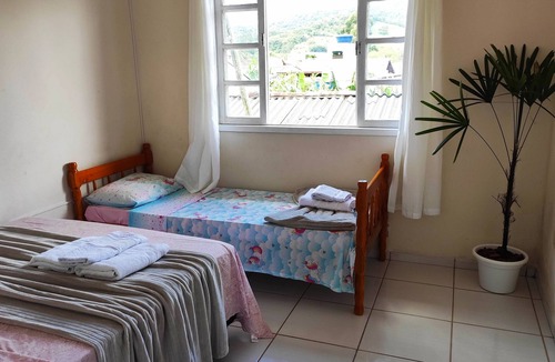 Penha House | House with pool and wood stove 12 minutes from Beto Carrero