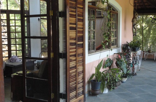 Sao Sebastiao House | House with waterfall and barbecue, 5km from the beach.