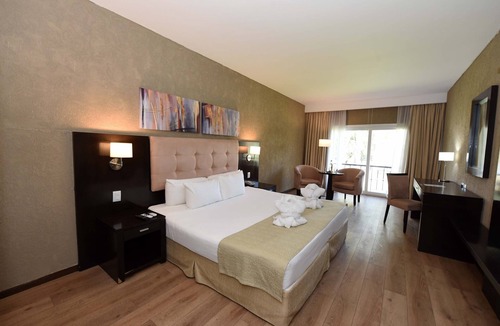 Tristan Suarez Hotel | Howard Johnson by Wyndham Ezeiza Convention Center