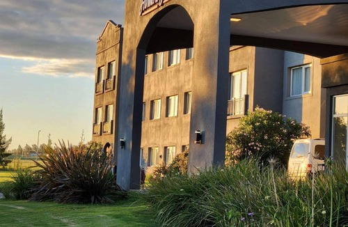 Funes Hotel | Howard Johnson by Wyndham Funes