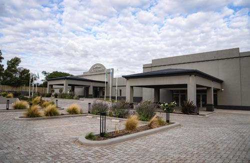 Bahia Blanca Hotel | Howard Johnson Hotel, Spa & Convention Center Bahia Blanca