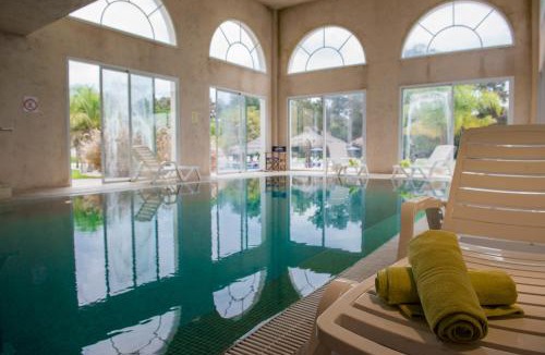 Pilar Centro Hotel | Howard Johnson Pilar Resort Spa & Convention Center