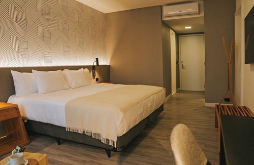 Resistencia Hotel | Howard Johnson Plaza La Ribera
