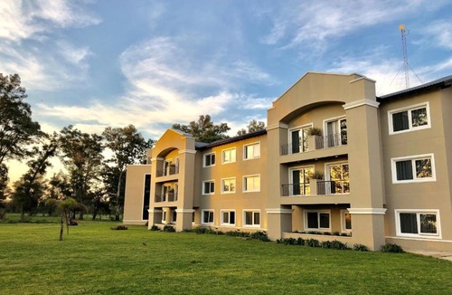 Tristan Suarez Hotel | Howard Johnson Resort & Convention Center Ezeiza