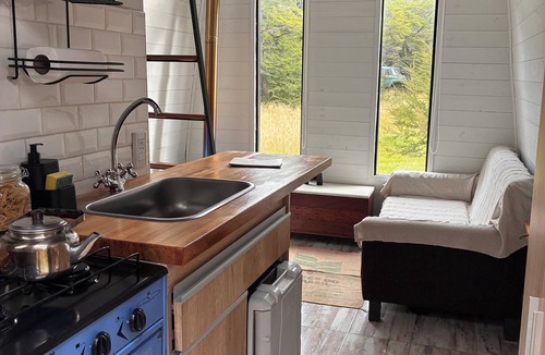 El Chalten Cabin | Incredible mini house (tiny house) at the foot of the mountain, ecologically sustainable
