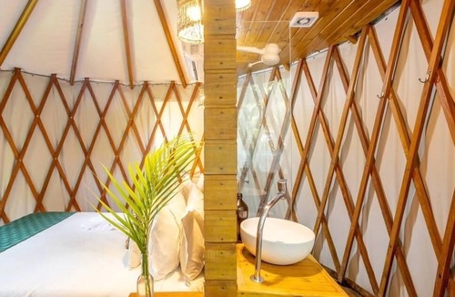Lagoa da Conceicao Hostel | Island Vibe Nomads - Adventure Hostels