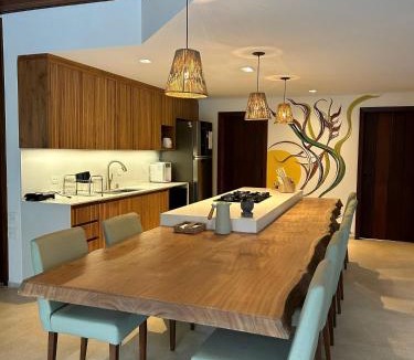Itamambuca House | Itamambuca -50 mts da praia, surf, mata atlântica com piscina aquecida