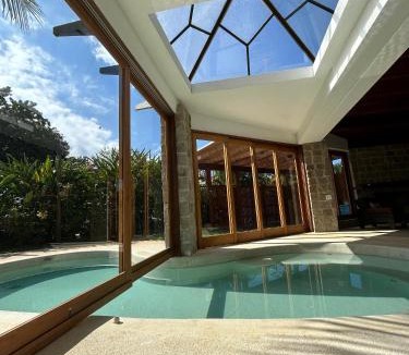 Itamambuca House | Itamambuca -50 mts da praia, surf, mata atlântica com piscina aquecida