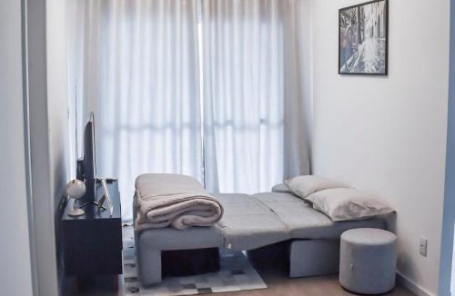 Gleba Fazenda Palhano Apartment | JH - 509 - Gleba com ar-condicionado na sala e quarto, sacada e piscina