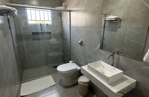 Jacarezinho Hotel | Johnnys Motel-Hotel