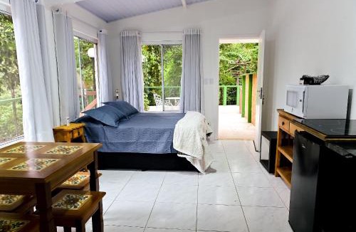 Feiticeira Ski Chalet | Jubarte Chalés | Conforto à beira da cachoeira