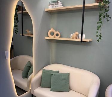 Novo Mundo Apartment | Kalm Stay Refugio com Hidromassagem e Cromoterapia