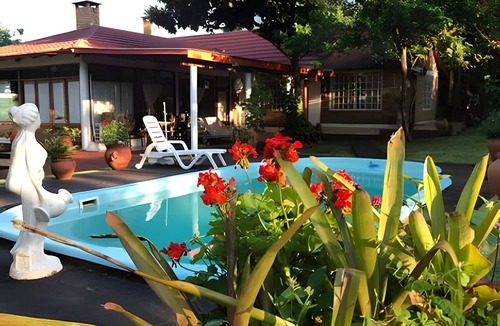 Obera Condo | KatyArte cabins with pool entering Oberá