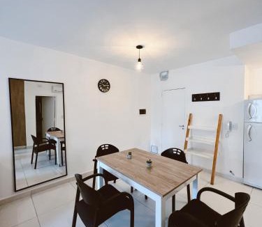 Villa Allende Apartment | KIRA HAUS, North Green
