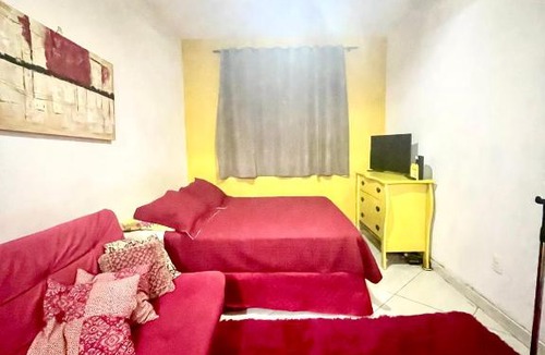 Jose Menino Apartment | Kitinete vermelho e amarelo frente praia