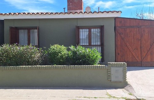 Villa Mercedes House | La casa, alquiler temporario - casa completa con cochera y patio- parrilla