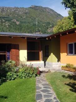 Lago Puelo Hotel | La Estacion Hostel