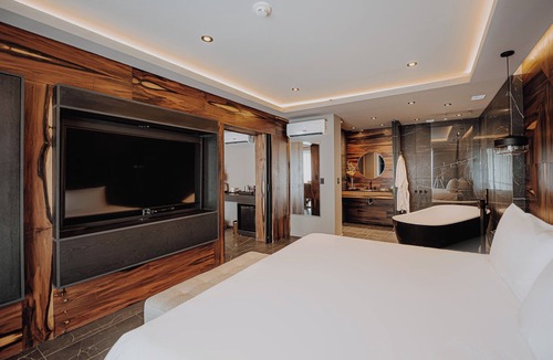 Rio Cuarto Hotel | La Urumpta Hotel, AKEN MIND