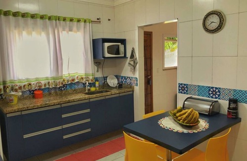 Laranja Azeda Cottage | Large house in a gated community, 3 bedrooms, 5 bathrooms and a large backyard.