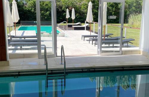 Lago Puelo Cabin | Las Nubes Piscina interior y exterior