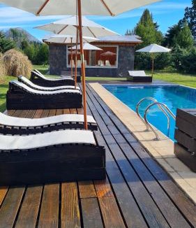 Lago Puelo Cabin | Las Nubes Piscina interior y exterior