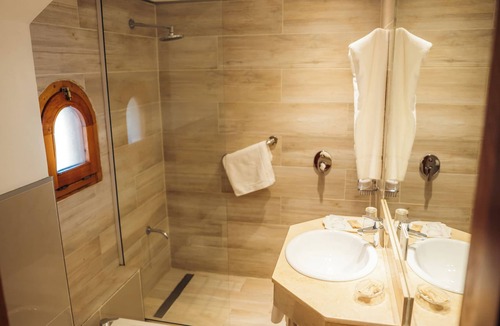 San Martin de los Andes Hotel | Le Village Hotel y Cabañas