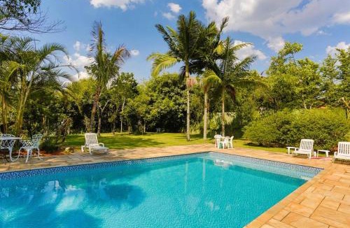Condominio Vila Verde Villa | Linda Chácara em Condomínio com Piscina Climatizada, 5 Quartos, Churrasqueira e Muita Natureza a 40 Min de SP