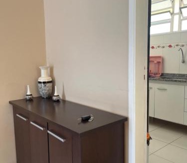 Jardim Tres Marias Apartment | Lindo apto 3 qtos, a 350 mtrs praia da enseada com serviço de praia e portaria 24 hrs próx casa grande hotel, hipermercados, farmácias bancos