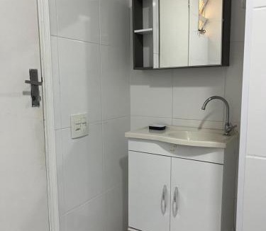 Jardim Tres Marias Apartment | Lindo apto 3 qtos, a 350 mtrs praia da enseada com serviço de praia e portaria 24 hrs próx casa grande hotel, hipermercados, farmácias bancos