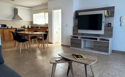 Puerto Madryn Apartment | Linea Recta Sur- Aguila Mora, departamento amplio de 3 dormitorios a pasos del mar
